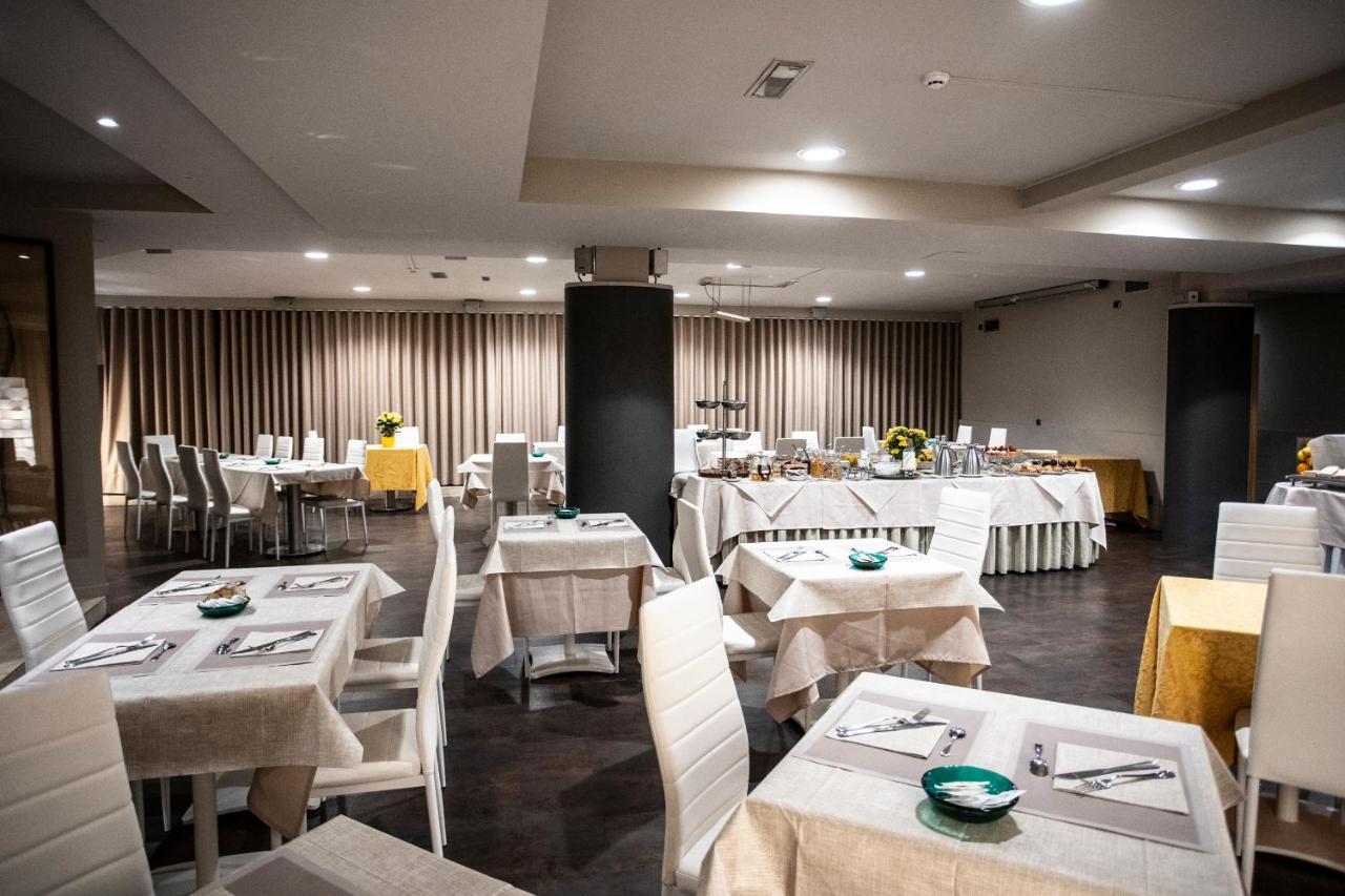Hotel Delta Монтеварчи Екстериор снимка